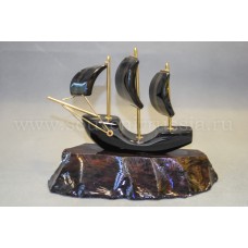 Скульптура корабль обсидиан