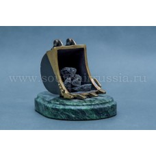 Скульптура "Ковш с углем"